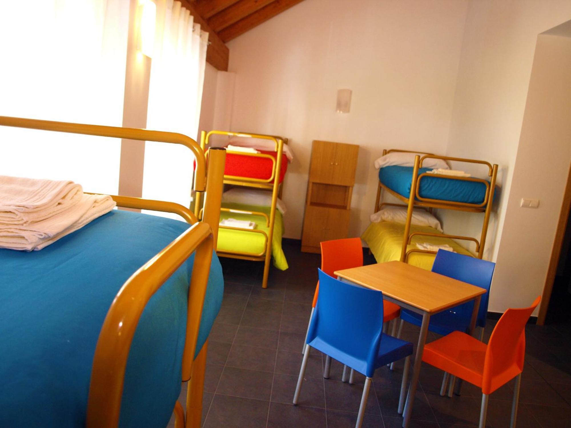 Albergue Francisco Giner De Los Rios ビリャブリノ エクステリア 写真